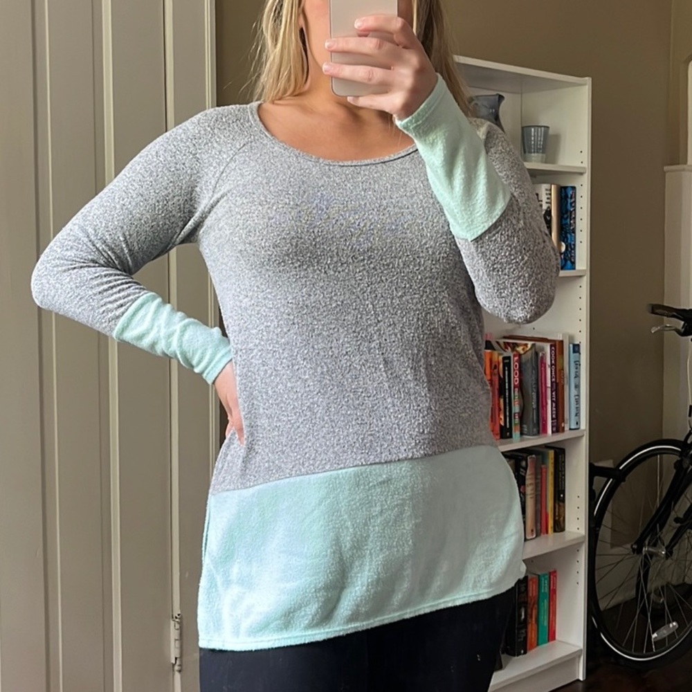 Gray sweater/long sleeve